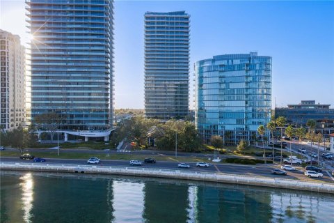 Condo in Tampa, Florida, 3 bedrooms  № 2221570 - photo 2