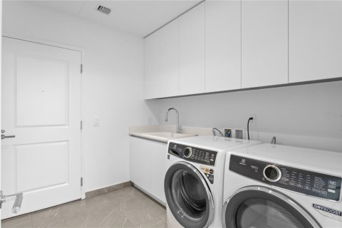 Condo in Tampa, Florida, 3 bedrooms  № 2221570 - photo 24