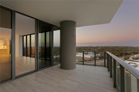 Condo in Tampa, Florida, 3 bedrooms  № 2221570 - photo 8