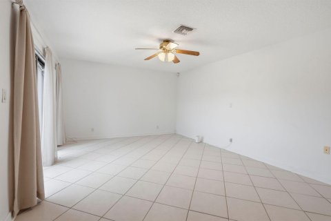 Adosado en venta en Boynton Beach, Florida, 2 dormitorios, 139.35 m2 № 2189887 - foto 4