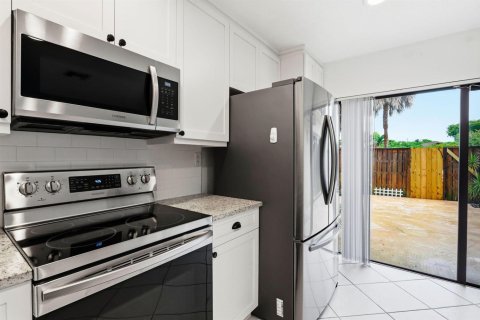 Adosado en venta en Boynton Beach, Florida, 2 dormitorios, 139.35 m2 № 2189887 - foto 14