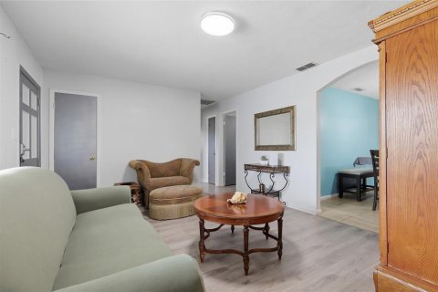 Villa ou maison à vendre à Seffner, Floride: 3 chambres, 177.07 m2 № 2395744 - photo 11