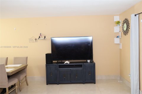 Купить таунхаус в Пемброк-Пайнс, Флорида 3 спальни, 126.44м2, № 1995131 - фото 12