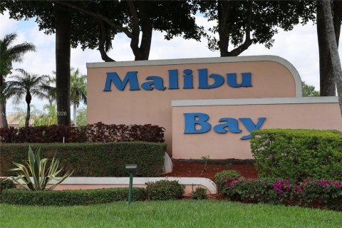 Таунхаус в Пемброк-Пайнс, Флорида 3 спальни, 126.44м2 № 1995131