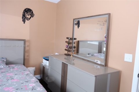 Купить таунхаус в Пемброк-Пайнс, Флорида 3 спальни, 126.44м2, № 1995131 - фото 24