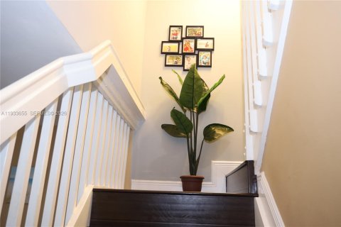 Купить таунхаус в Пемброк-Пайнс, Флорида 3 спальни, 126.44м2, № 1995131 - фото 22