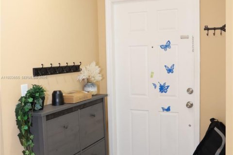 Купить таунхаус в Пемброк-Пайнс, Флорида 3 спальни, 126.44м2, № 1995131 - фото 19