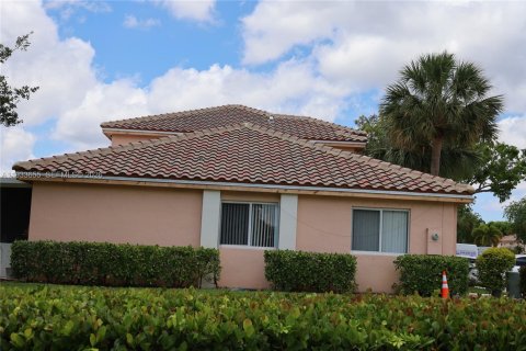 Купить таунхаус в Пемброк-Пайнс, Флорида 3 спальни, 126.44м2, № 1995131 - фото 8