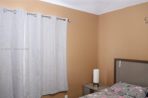 Купить таунхаус в Пемброк-Пайнс, Флорида 3 спальни, 126.44м2, № 1995131 - фото 25