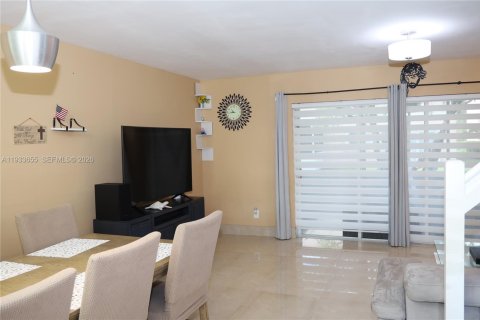 Купить таунхаус в Пемброк-Пайнс, Флорида 3 спальни, 126.44м2, № 1995131 - фото 9