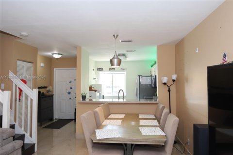 Купить таунхаус в Пемброк-Пайнс, Флорида 3 спальни, 126.44м2, № 1995131 - фото 18