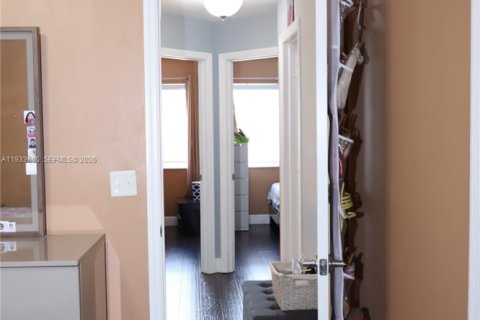 Купить таунхаус в Пемброк-Пайнс, Флорида 3 спальни, 126.44м2, № 1995131 - фото 28