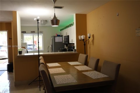 Купить таунхаус в Пемброк-Пайнс, Флорида 3 спальни, 126.44м2, № 1995131 - фото 14