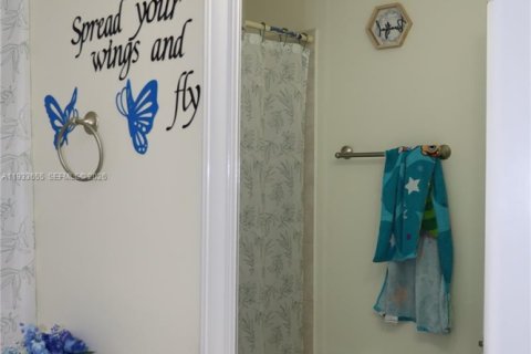 Купить таунхаус в Пемброк-Пайнс, Флорида 3 спальни, 126.44м2, № 1995131 - фото 30