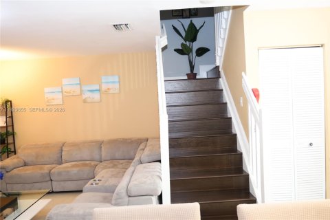 Купить таунхаус в Пемброк-Пайнс, Флорида 3 спальни, 126.44м2, № 1995131 - фото 15