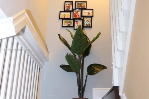 Купить таунхаус в Пемброк-Пайнс, Флорида 3 спальни, 126.44м2, № 1995131 - фото 21