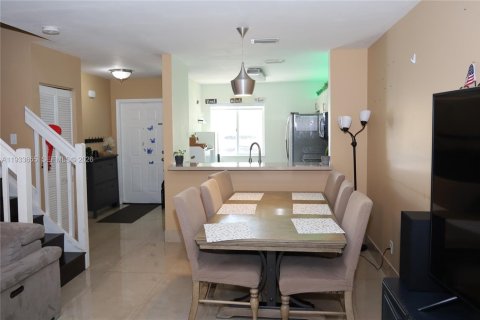 Купить таунхаус в Пемброк-Пайнс, Флорида 3 спальни, 126.44м2, № 1995131 - фото 17