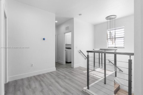 House in Doral, Florida 4 bedrooms, 246.19 sq.m. № 1872255 - photo 21