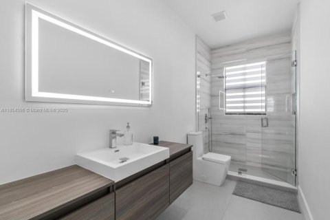 House in Doral, Florida 4 bedrooms, 246.19 sq.m. № 1872255 - photo 30