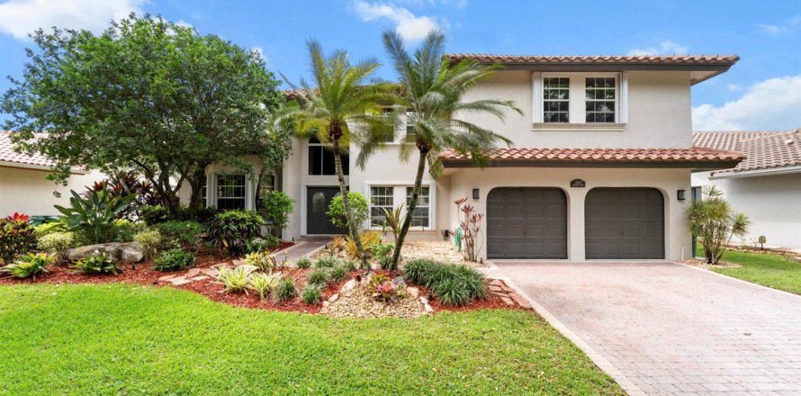 House in Cooper City, Florida 5 bedrooms, 326.09 sq.m. № 2181136