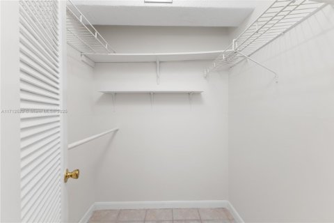 Купить кондоминиум в Майами-Бич, Флорида 1 спальня, 60.76м2, № 1958058 - фото 15