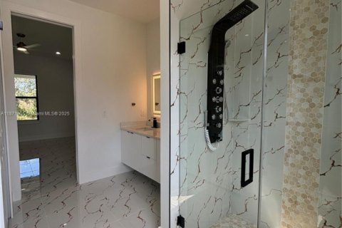 Снять в аренду виллу или дом в Лихай-Эйкерс, Флорида 3 спальни, 127.37м2, № 1949518 - фото 6