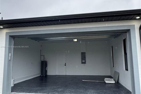 Снять в аренду виллу или дом в Лихай-Эйкерс, Флорида 3 спальни, 127.37м2, № 1949518 - фото 3