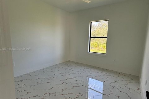 Снять в аренду виллу или дом в Лихай-Эйкерс, Флорида 3 спальни, 127.37м2, № 1949518 - фото 7