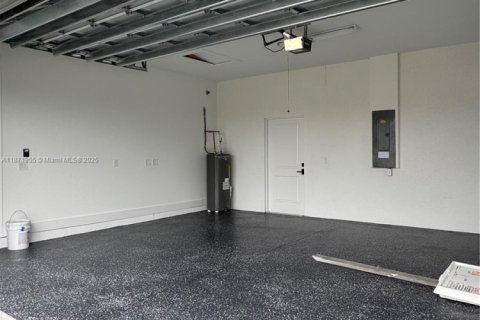 Снять в аренду виллу или дом в Лихай-Эйкерс, Флорида 3 спальни, 127.37м2, № 1949518 - фото 4