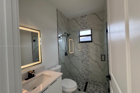 Снять в аренду виллу или дом в Лихай-Эйкерс, Флорида 3 спальни, 127.37м2, № 1949518 - фото 5