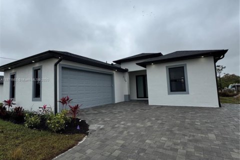 Снять в аренду виллу или дом в Лихай-Эйкерс, Флорида 3 спальни, 127.37м2, № 1949518 - фото 1