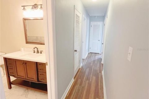 House in Orlando, Florida 3 bedrooms, 165.55 sq.m. № 1669995 - photo 8