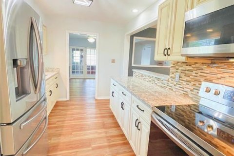 House in Orlando, Florida 3 bedrooms, 165.55 sq.m. № 1669995 - photo 6
