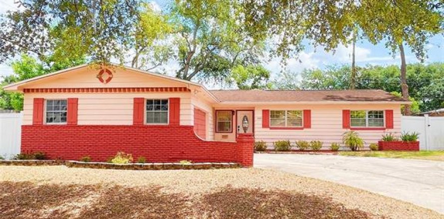 House in Orlando, Florida 3 bedrooms, 165.55 sq.m. № 1669995