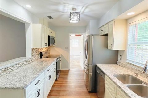 House in Orlando, Florida 3 bedrooms, 165.55 sq.m. № 1669995 - photo 5