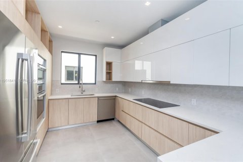 Снять в аренду таунхаус в Майами, Флорида 3 спальни, 181.25м2, № 2006065 - фото 9