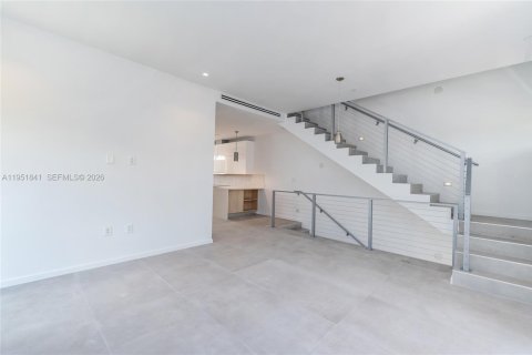 Снять в аренду таунхаус в Майами, Флорида 3 спальни, 181.25м2, № 2006065 - фото 13