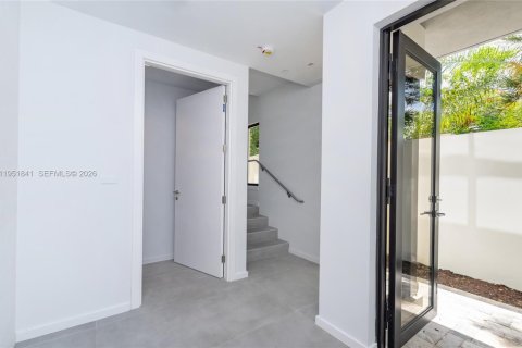 Снять в аренду таунхаус в Майами, Флорида 3 спальни, 181.25м2, № 2006065 - фото 5