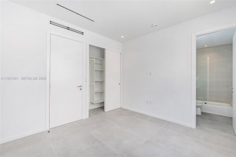 Снять в аренду таунхаус в Майами, Флорида 3 спальни, 181.25м2, № 2006065 - фото 15