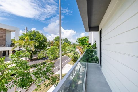 Снять в аренду таунхаус в Майами, Флорида 3 спальни, 181.25м2, № 2006065 - фото 8