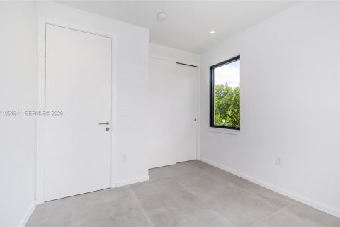 Снять в аренду таунхаус в Майами, Флорида 3 спальни, 181.25м2, № 2006065 - фото 14