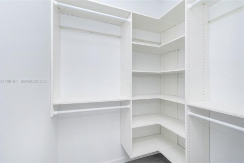 Снять в аренду таунхаус в Майами, Флорида 3 спальни, 181.25м2, № 2006065 - фото 21