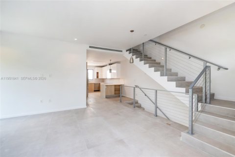 Снять в аренду таунхаус в Майами, Флорида 3 спальни, 181.25м2, № 2006065 - фото 12