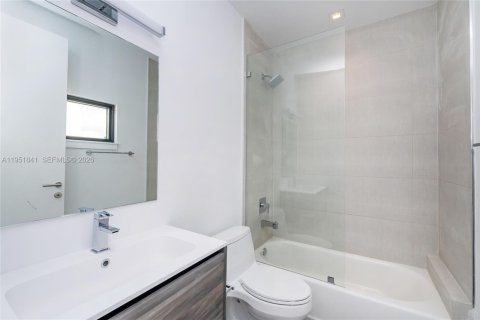 Снять в аренду таунхаус в Майами, Флорида 3 спальни, 181.25м2, № 2006065 - фото 16