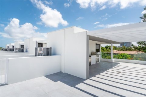 Снять в аренду таунхаус в Майами, Флорида 3 спальни, 181.25м2, № 2006065 - фото 23