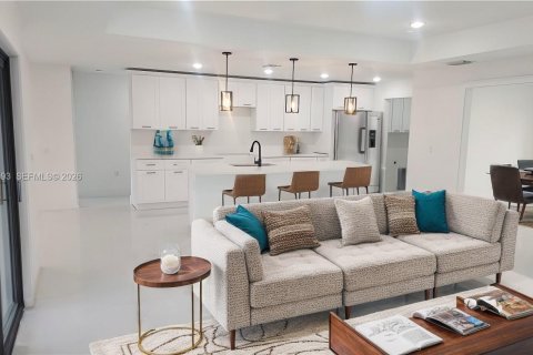 Снять в аренду виллу или дом в Лихай-Эйкерс, Флорида 3 спальни, № 1997725 - фото 3