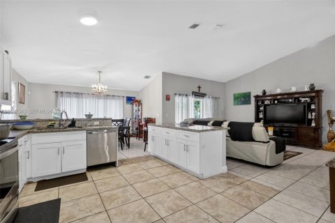 Купить виллу или дом в Мирамар, Флорида 3 спальни, 155.33м2, № 1990687 - фото 8