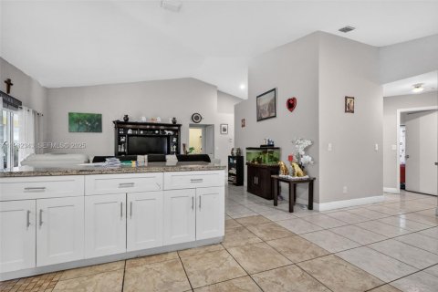 Купить виллу или дом в Мирамар, Флорида 3 спальни, 155.33м2, № 1990687 - фото 11