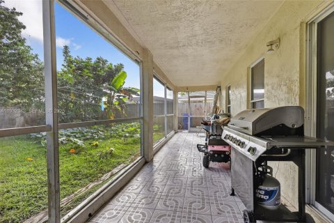 Купить виллу или дом в Мирамар, Флорида 3 спальни, 155.33м2, № 1990687 - фото 27