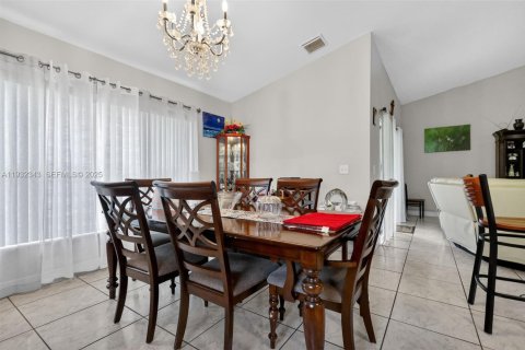 Купить виллу или дом в Мирамар, Флорида 3 спальни, 155.33м2, № 1990687 - фото 13